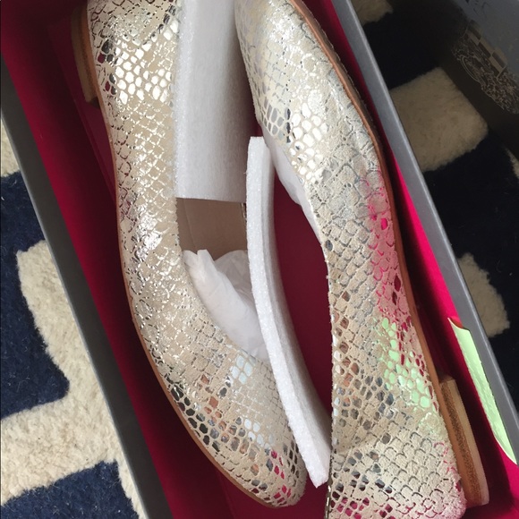 Vince Camuto Benningly Leather Ballet Flat - Picture 8 of 8